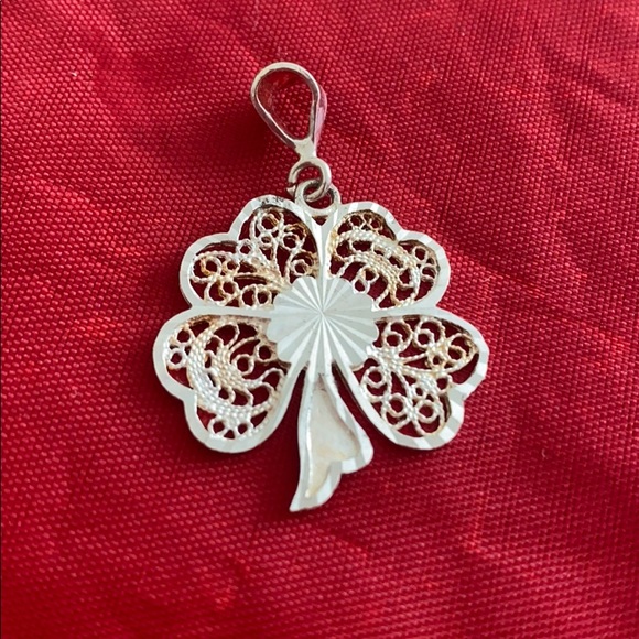 Sterling Silver  stamped 925 Flower shape pendant - Picture 4 of 6